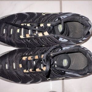 Nike Kids Black and Gray Sneakers